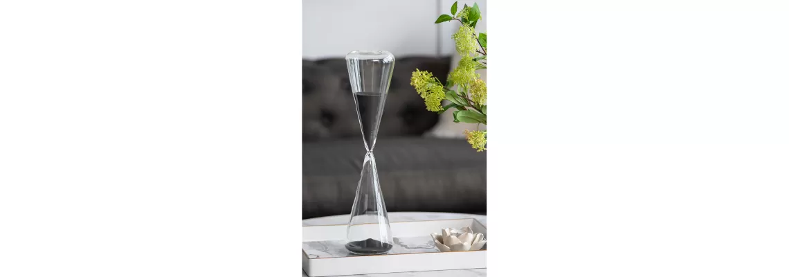 The Unique Elegance of a 4.5x4.5x19.5 Inch Triangular Black Sand Hourglass with 120-Minute The Unique Elegance of a 4.5x4.5x19.5 Inch Triangular Black Sand Hourglass with 120-Minute
